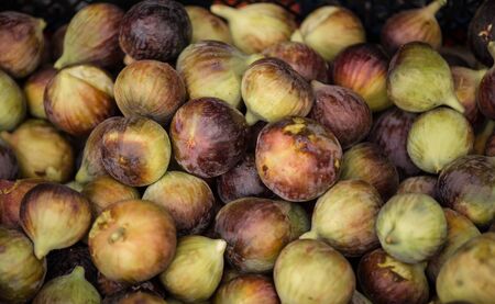 A lot of figs on the counter on the Asian marketの写真素材