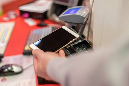 Qr code payment on the phone, contactless payment in the store, online shopping, cashless technology. conceptの写真素材