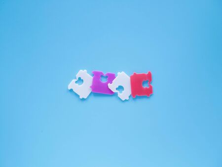 Price Tag Bread Clip and blue background. The color of plastic tags on bread bag use to tell you which day of the week breadの写真素材