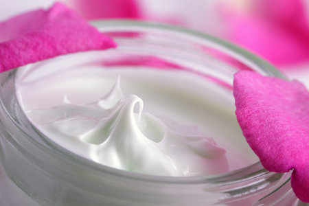 Moisturising face cream with pink rose petals