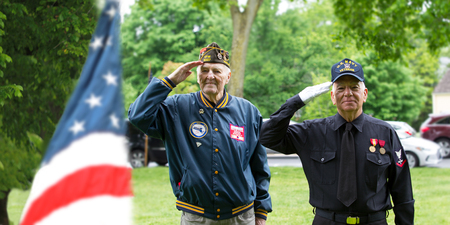 Korean War and Navy veterans saluting at Memorial Day Ceremonyのeditorial素材