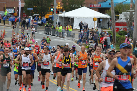 The 2021 Boston Marathon was the 125th running of the annual marathon race held in Boston, Massachusetts on October 11, 2021.のeditorial素材