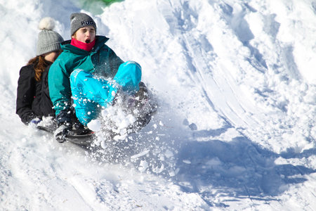 Family, Kids, girls, boys and teenges having a lot of fun in the snow sledding, New England, USのeditorial素材