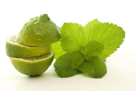 Sliced Lime and Mint Leaves: refreshmentの写真素材