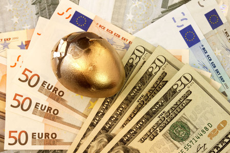 Cracked Eggs & Currency: Lost Dreamsの写真素材