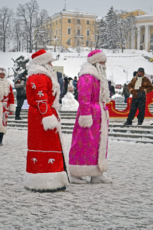 KIEV - DEC 22: Santa Clasus (Did Moroz) greets people on December 22, 2012 in Kiev, Ukraine. Santa Clasus Parade starts on Dec 22 on Kreshatik street in Kiev.のeditorial素材