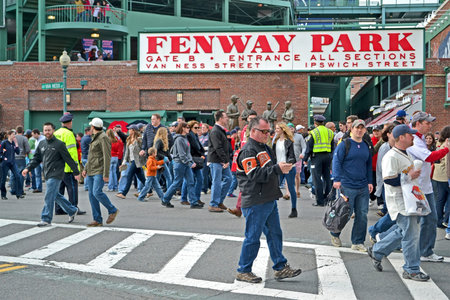 BOSTON - APR 20: Fenway Park on April 20, 2013 in Boston, USA. Fenway Park is the oldest professional sports venue in the United States celebrating its 101th anniversary since its foundation. のeditorial素材