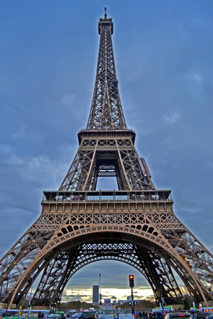 The Eiffel tower on nasty sky on December 31, 2017 in Paris, France.のeditorial素材