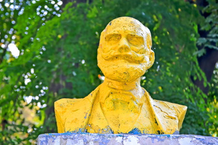 Pavlov Ivan (1849-1936), famous russian scientist, physiologist, physician, statue in Kyiv City Psychiatric Hospital N1 named after Pavlov Ivan (formerly Kirillovskaya clinic) on August 30, 2019 in Kiev, Ukraine. Nobel Prize winner in Physiology or Mediciのeditorial素材