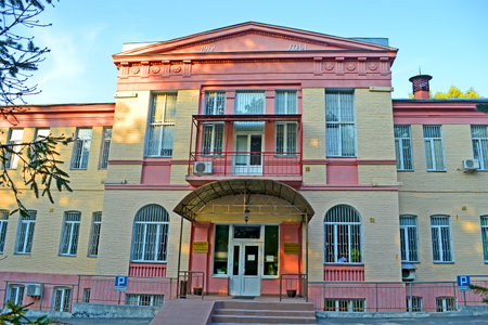 Kyiv City Psychiatric Hospital N1 named after Pavlov I.P. (formerly Kirillovskaya clinic) with white metal grid on windows on August 30, 2019 in Kiev, Ukraine. The psychiatric institution was found in 1786. Subordinated to the Main Department of Health ofのeditorial素材