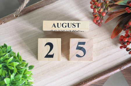 August 25. Date of August month. Number Cube with a flower and Sign wood on Diamond wood table for the background.の写真素材