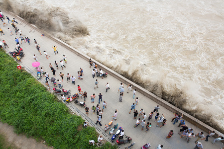 Crowds running away from big waveのeditorial素材