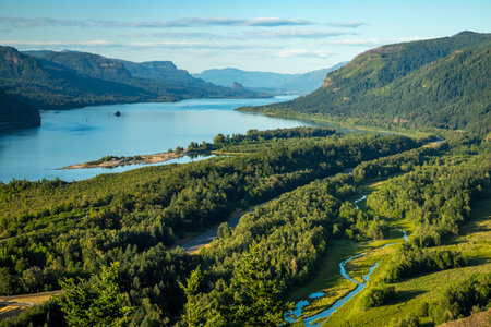 Breathtaking landscape of the Columbia River Gorge, featuring the stunning Vista House at Crown Point nestled among lush greenery.の写真素材