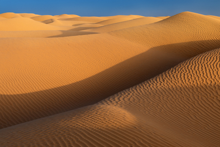 landscape overlooking the sand dunes in the Sahara desert in Tunisiaの写真素材