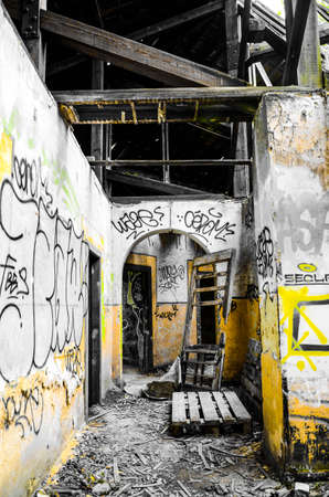 decayのeditorial素材