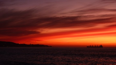 Sunset in Vina del Mar, ChileValparaiso on the left and a stunning sky all aroundの写真素材