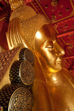 Sleep Buddha at Pamok worawihan temple, Angthong, Thailandの写真素材