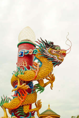  Dragon at chinese templeの写真素材