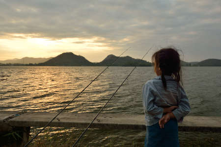 Morning at the reservoir with childrenの写真素材