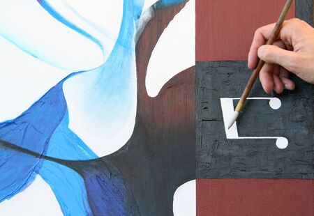 Painting Music with paint on a plateの写真素材