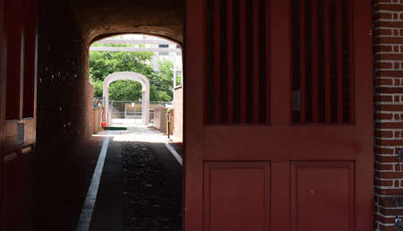 Philadelphia, Pennsylvania, USA - July 16, 2021: View of Outline of Benjamin Franklinâs House at Franklin Court as Seen from the Entrance on Market Streetのeditorial素材