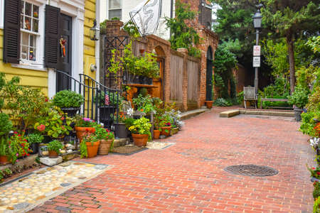 Alexandria, Virginia, USA - October 8, 2021: Colonial Homes and a Garden in an Alleyway off of Royal Street in Old Town Alexandriaのeditorial素材