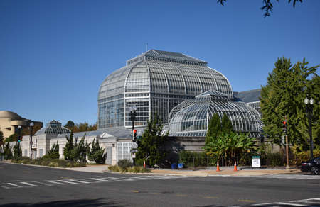 Washington, DC, USA - November 1, 2021: U.S. Botanic Garden Conservatory on a Bright, Sunny Fall Morningのeditorial素材