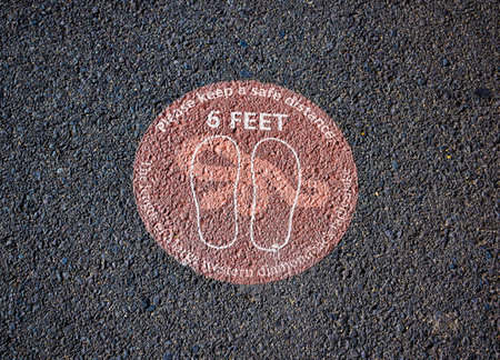Grand Canyon National Park, Arizona, USA - November 22, 2021: Red Marker on the Ground Reminding Visitors to Engage in Social Distancing While Waiting for the Bus Comparing Six Feet to a Rattle Snakeのeditorial素材