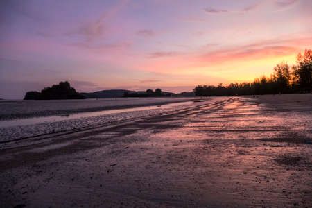 Sunrise at Nopparat Thara Beach,  Aonang, Ao Nang, Krabi, Thailand, Asienの写真素材