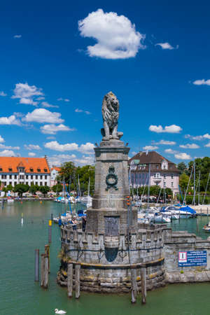 Bavarian Lion, harbor entrance, harbor, Lake Constance, Lindau, Swabia, Bavaria, Germany, Europeのeditorial素材