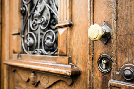 old doorknob at a frontdoorの写真素材