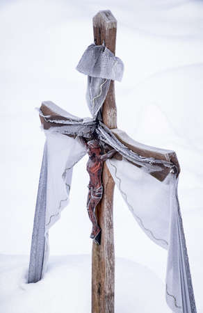 cross in winter - austriaの写真素材
