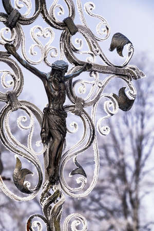 cross in winter - austriaの写真素材