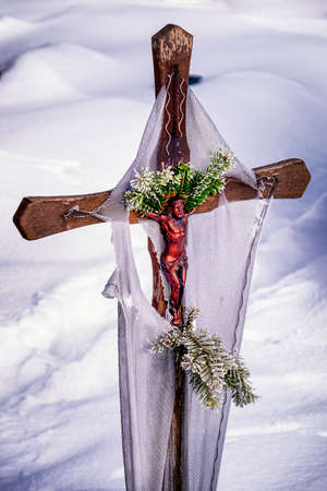 cross in winter - austriaの写真素材