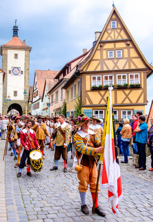 ROTHENBURG OB DER TAUBER, GERMANY - MAY 24: people at the typical annual medieval festival on may, 24 2015 in Rothenburg ob der Tauberのeditorial素材