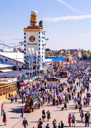 MUNICH, GERMANY - SEPTEMBER 26: people and fairground rides at the biggest folk festival in the world - the octoberfest on september 26, 2017 in munich.のeditorial素材