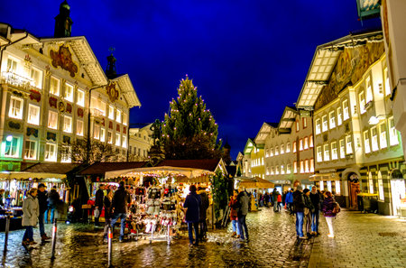 BAD TOELZ, GERMANY - NOVEMBER 25: people at the famous christmas market on November 25, 2017 in Bad Toelz, Germanyのeditorial素材