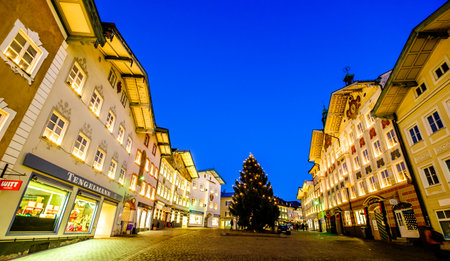BAD TOELZ, GERMANY - DECEMBER 31: old town and the famous christmas market on December 31, 2016 in Bad Toelz, Germanyのeditorial素材