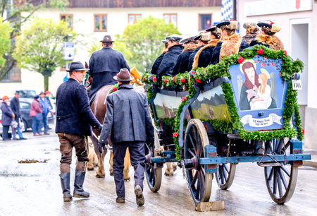 BAD TOELZ, BAVARIA/GERMANY - NOV 6: horse-carriage procession, named leonhardifahrt on Nov 6 2017 in bad toelzのeditorial素材