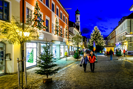 MURNAU, GERMANY - DECEMBER 12: people and stands at the famous christmas market on December 7, 2017 in Murnau, Germanyのeditorial素材