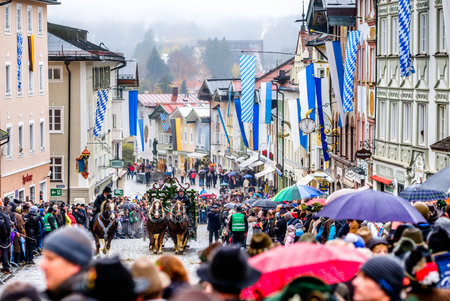 BAD TOELZ, BAVARIA/GERMANY - NOV 6: horse-carriage procession, named leonhardifahrt on Nov 6 2017 in bad toelzのeditorial素材
