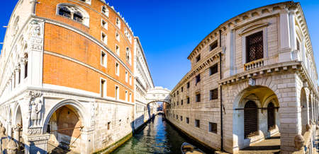 ponte dei sospiri in venice - italyの写真素材