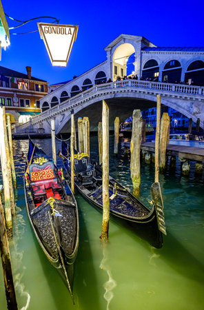famous rialto bridge in venice - italyのeditorial素材