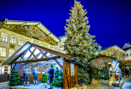 Bad Toelz, Germany - November 26: people and stalls at the famous christmas market on November 26, 2019 in Bad Toelz, Germanyのeditorial素材