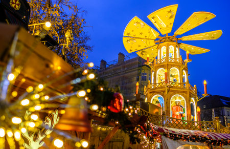Munich, Germany - December 5: people and sales booth at the christmas market on December 5, 2019 in Munich, Germanyのeditorial素材