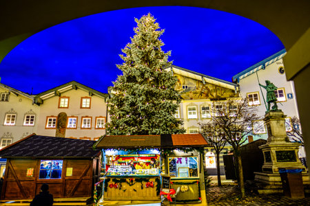 Bad Toelz, Germany - November 27: people and stalls at the famous christmas market on November 27, 2019 in Bad Toelz, Germanyのeditorial素材