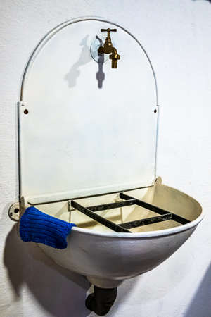 old sink - photo - close up