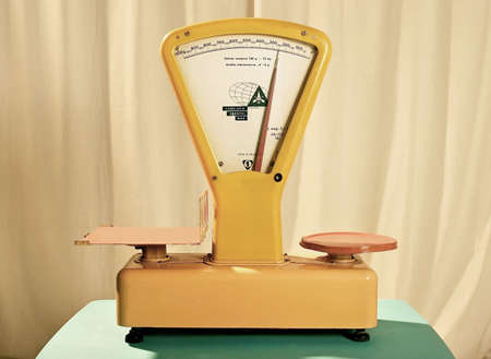  an old-type scale on  a tableの写真素材