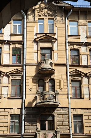 St. Petersburg Russia - August 11, 2018: facade of a residential building in St. Petersburgのeditorial素材
