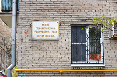 Moscow, Russia - 28 Oktober 2021: A sign with a socialist slogan on a house in Moscow